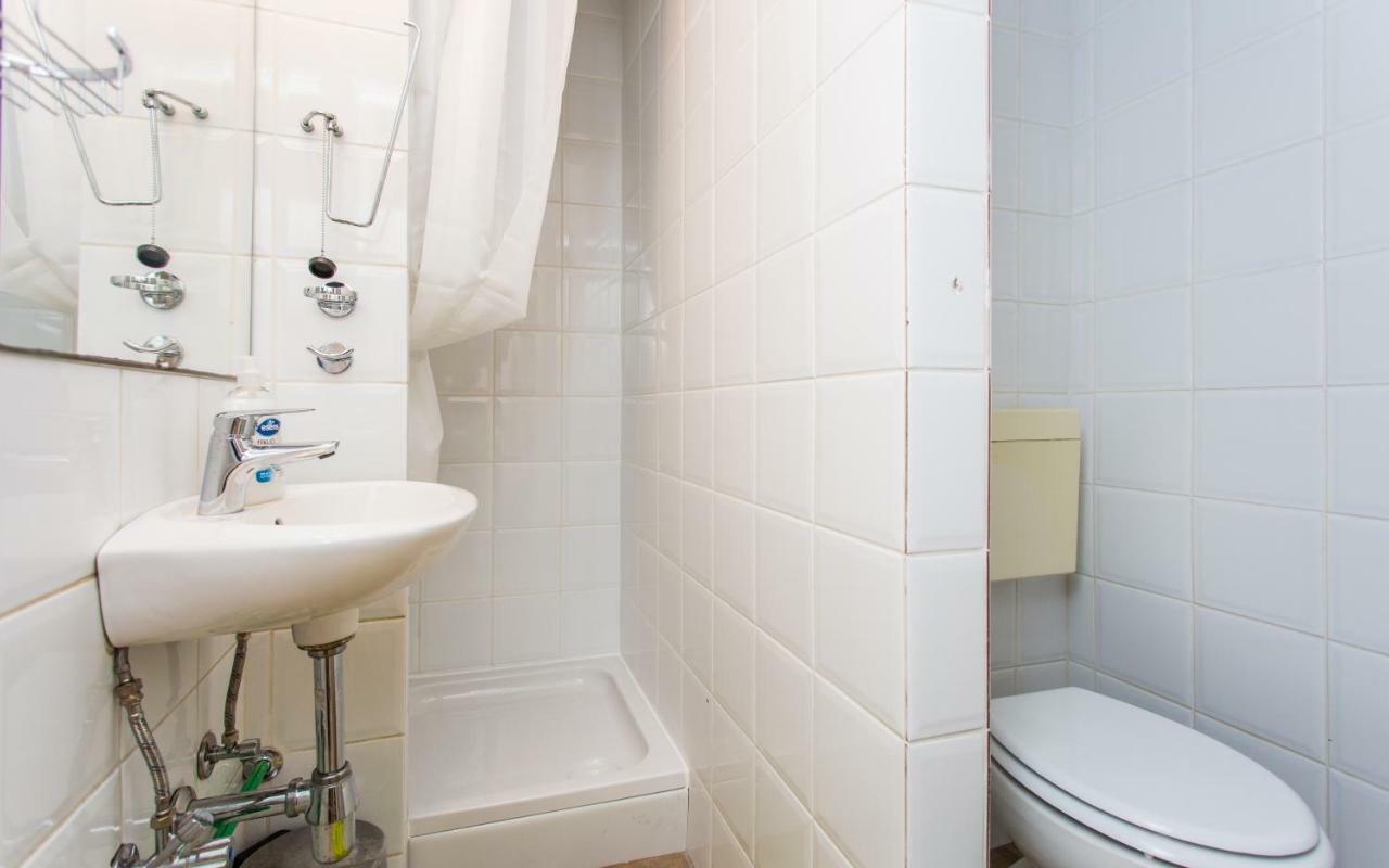 Studio Apartman Mija 2A **** Malinska Buitenkant foto